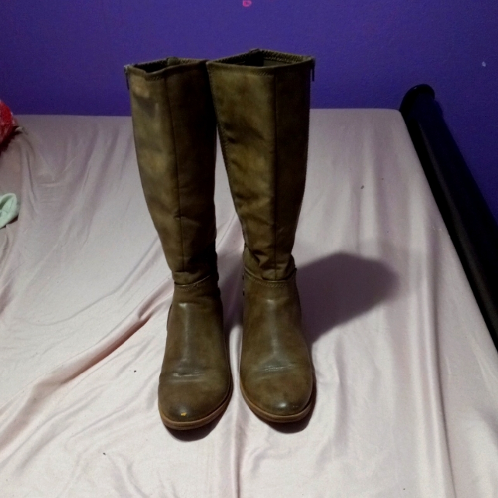 Brown boots